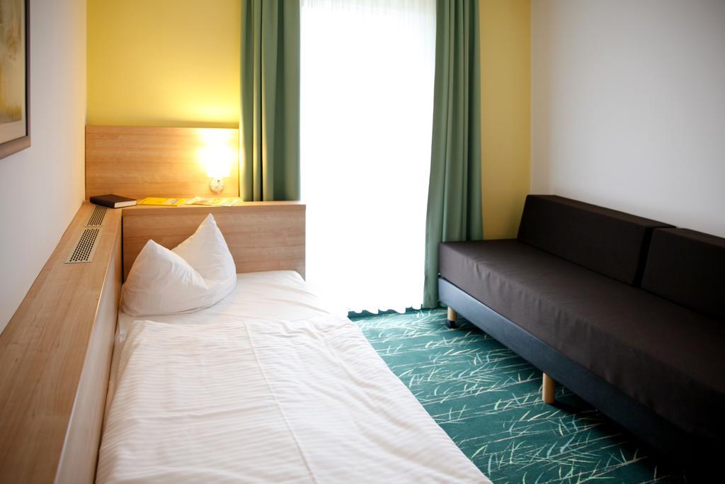 Sonnenhotel Feldberg Am See Mit Schwimmbad, Sauna Und Dampfbad Feldberger Seenlandschaft ห้อง รูปภาพ