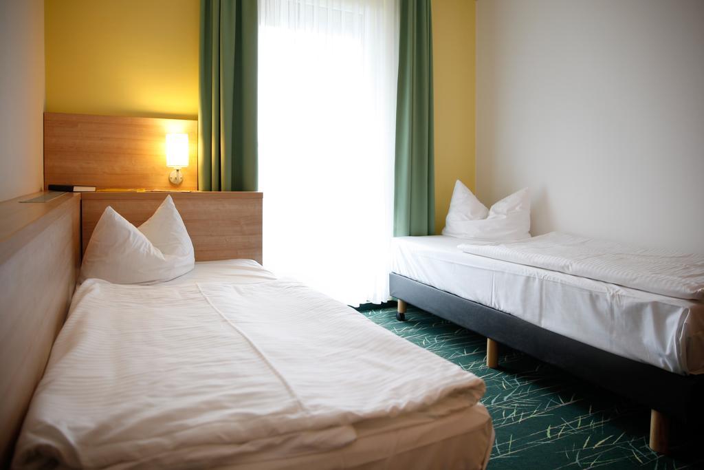 Sonnenhotel Feldberg Am See Mit Schwimmbad, Sauna Und Dampfbad Feldberger Seenlandschaft ห้อง รูปภาพ