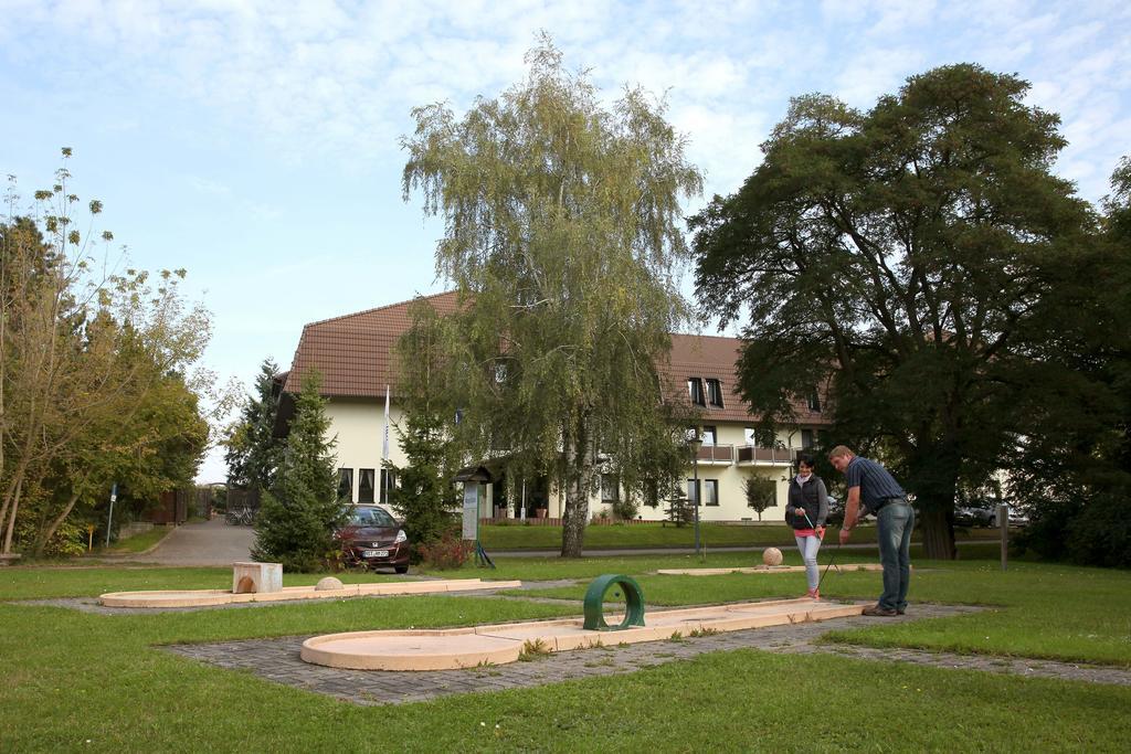 Sonnenhotel Feldberg Am See Mit Schwimmbad, Sauna Und Dampfbad Feldberger Seenlandschaft ภายนอก รูปภาพ